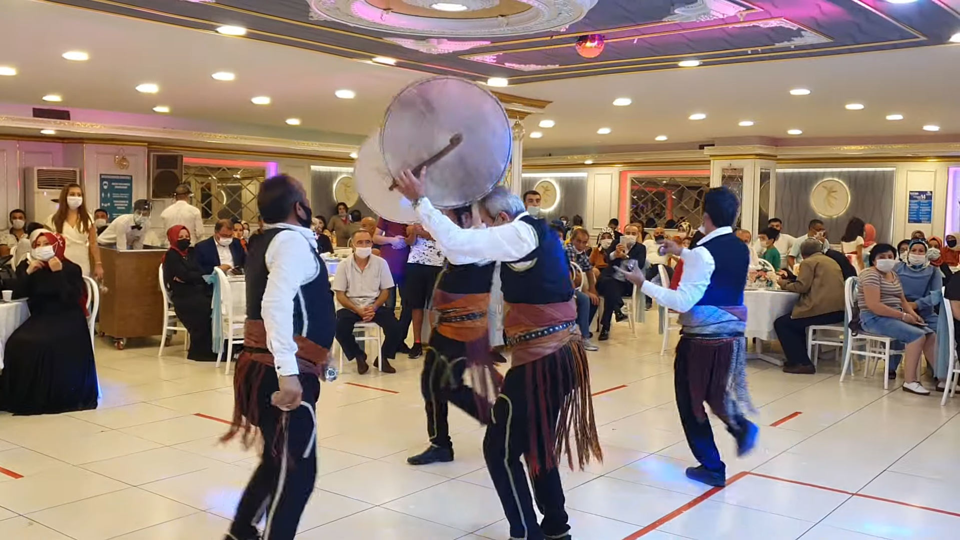 Kayseri davulcusunun tokmak ritmi ve davul şovu