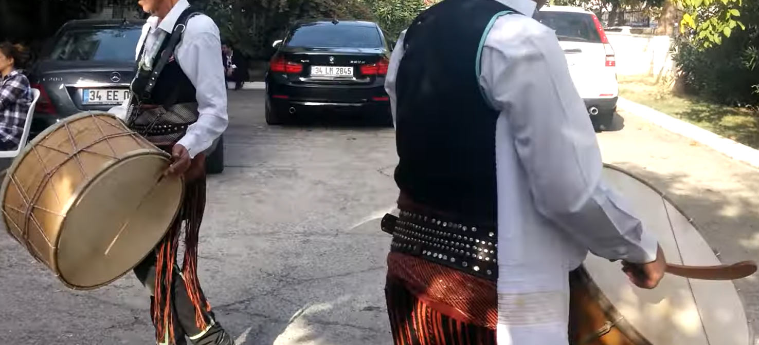 Akkışla davul zurna ekibi performansı