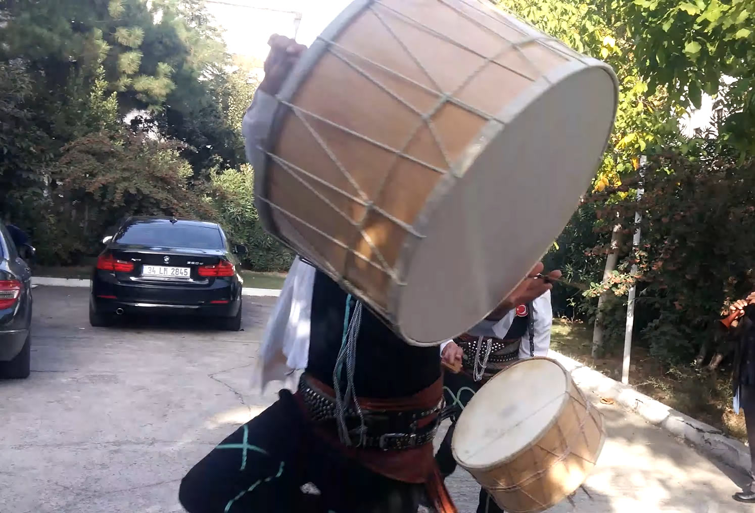 Asker uğurlama töreninde coşkulu davul zurna çalınması